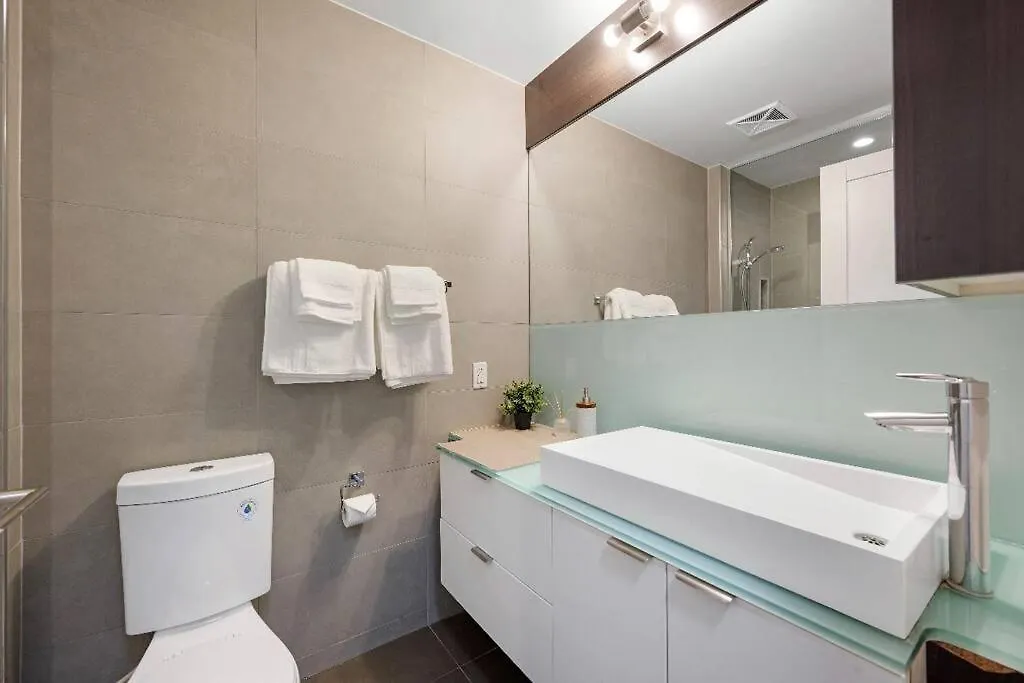 Deluxe Cn Tower View, Pool,Freeparking, By Rogers Mtcc Bluejays Apartman Toronto